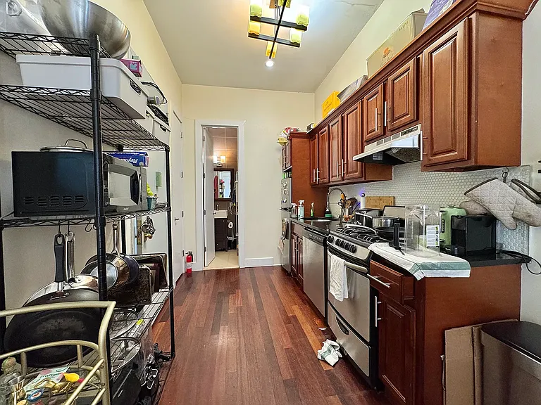 120 Grattan St #2R — Photo 5