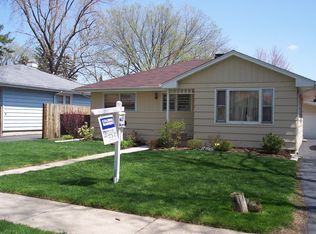 253 Rouse Ave, Mundelein, IL 60060