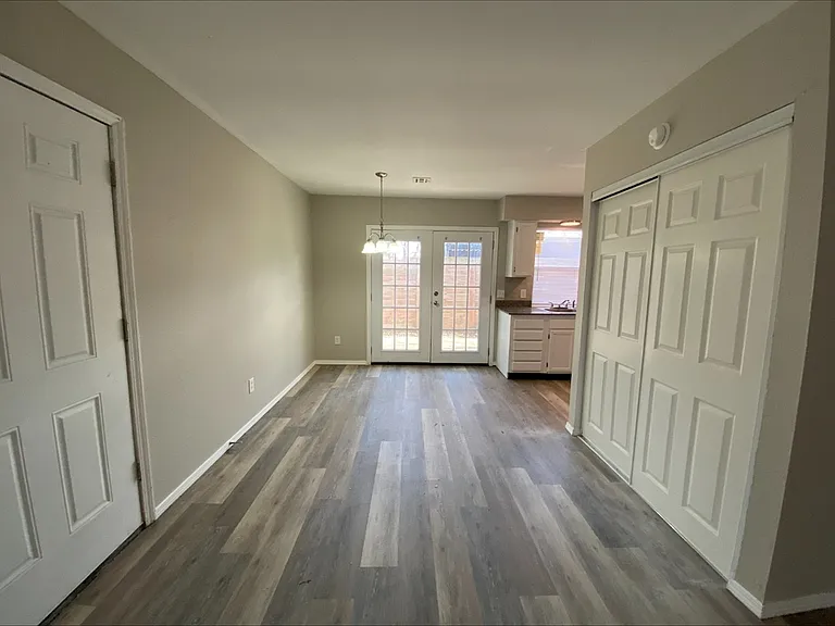 5301 E 32nd Pl #B — Photo 4