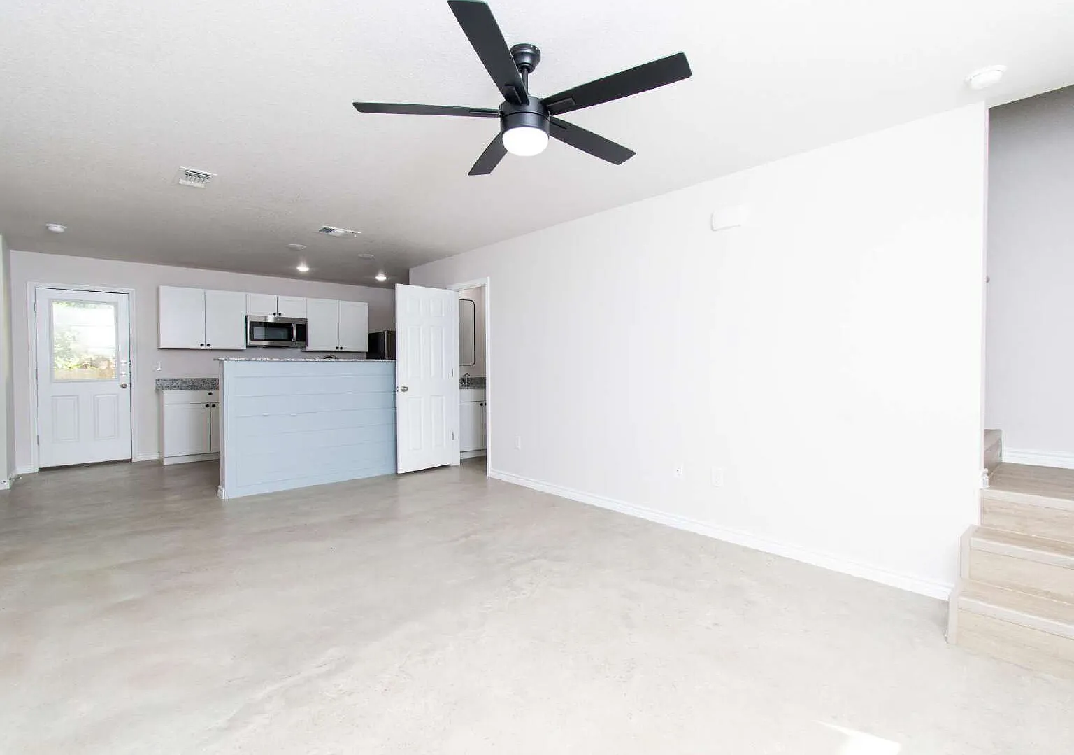 3 bed, 2.5 bath, 1340 sqft, $1,400 — Photo 2
