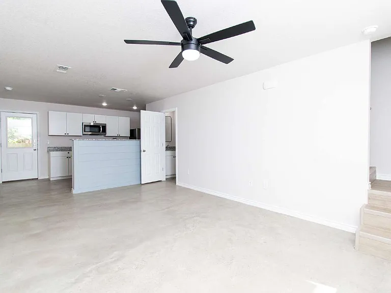802 White Meadow Ln #B — Photo 2