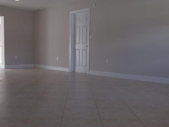 5th image of 310 NW 186th St
