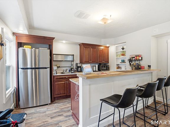 5th image of 67 Pomfret Street