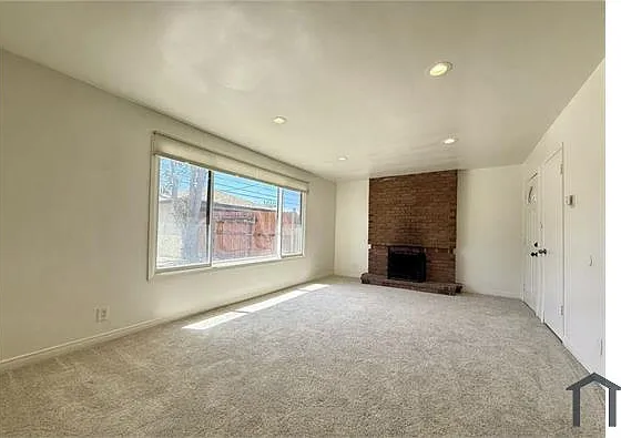 3 bed, 1100 sqft, $2,500 — Photo 3