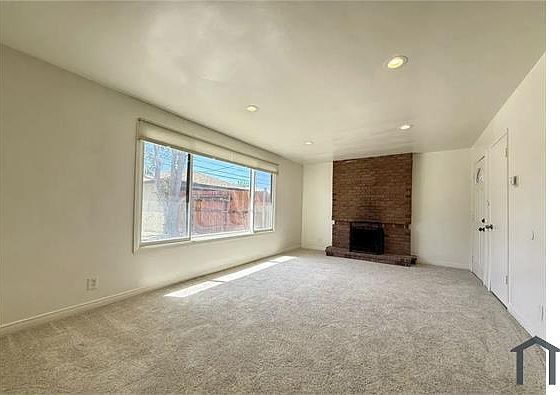 3rd image of 44037 Fern Ave