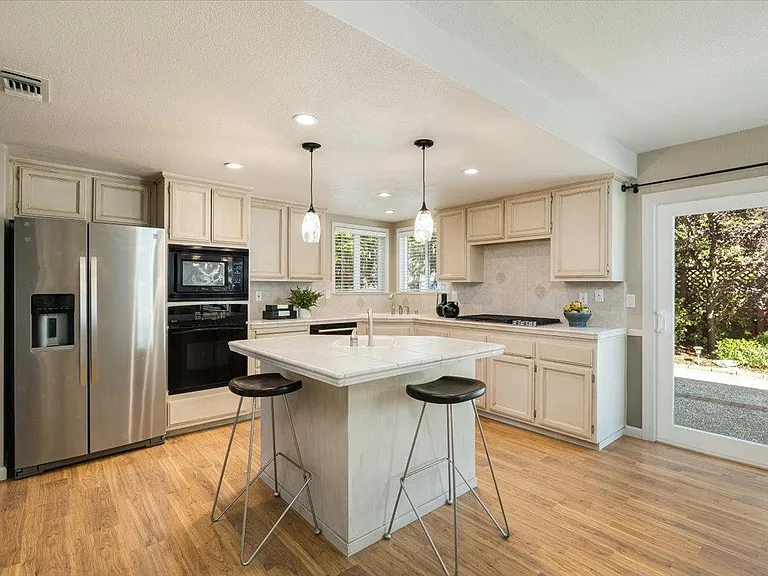 3022 Cerro Cir — Photo 4