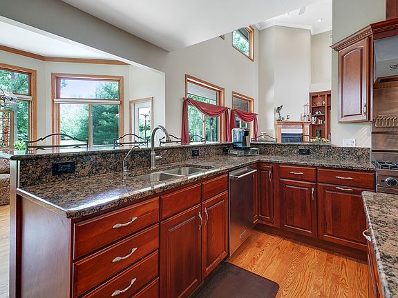 4th image of 531 Shrewsbury Dr