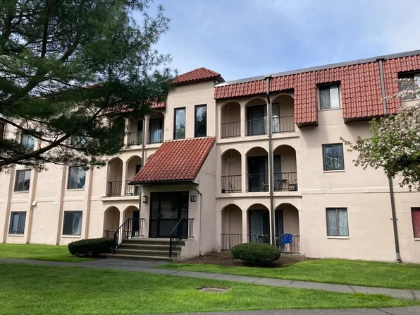 685 Oak St #10-11, Brockton, MA 02301