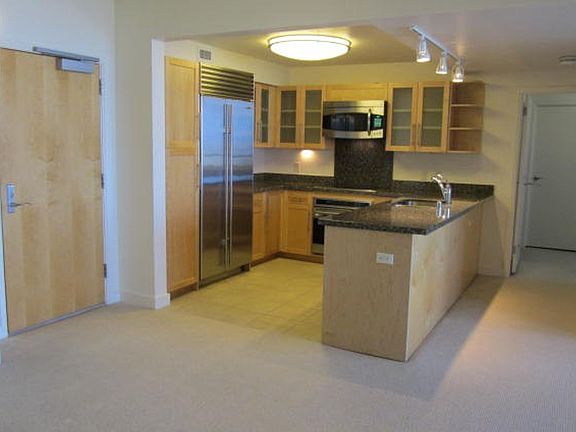 3rd image of 600 Queen St APT 3505