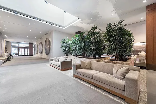 Sold by R New York | media 13