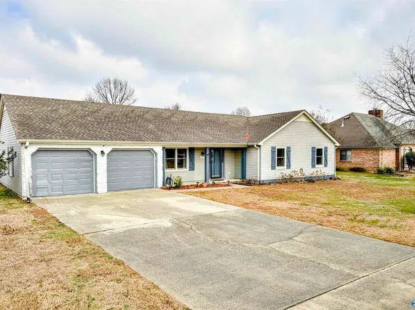 2204 Duncansby Dr SW, Decatur, AL 35603