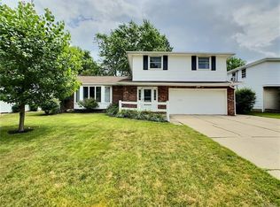 321 Seabrook Dr, Williamsville, NY 14221