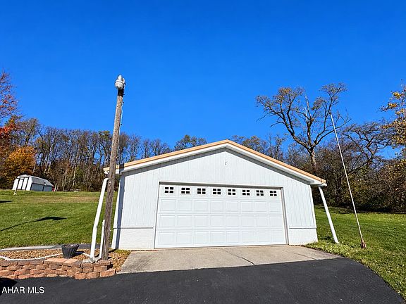 4th image of 230 Theatre Rd