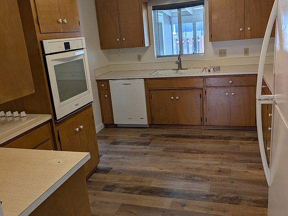 4th image of 910 7th St