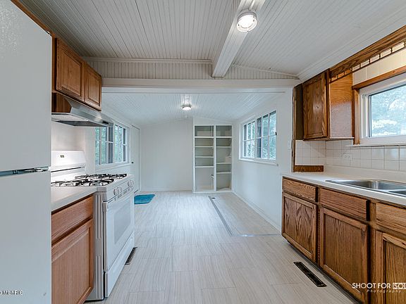 5th image of 370 W Washington Blvd