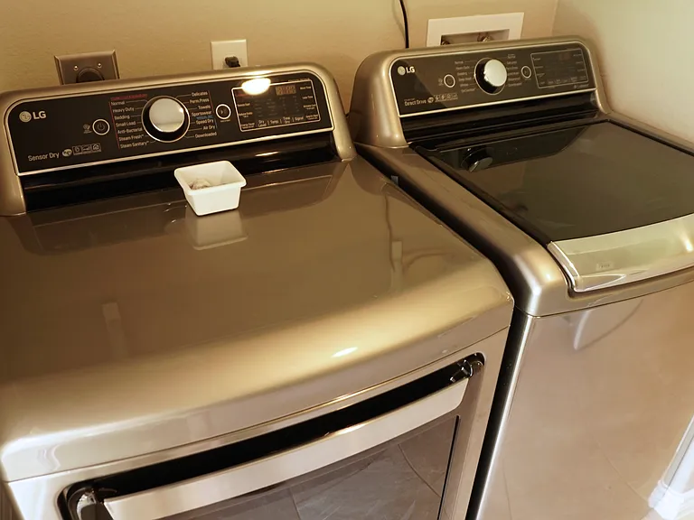 Washer/Dryer Included