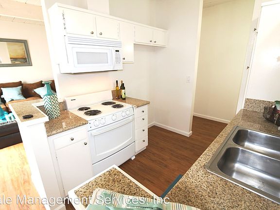 5th image of 18347 Collins St APT 20