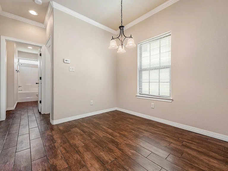 304 Live Oak St — Photo 10