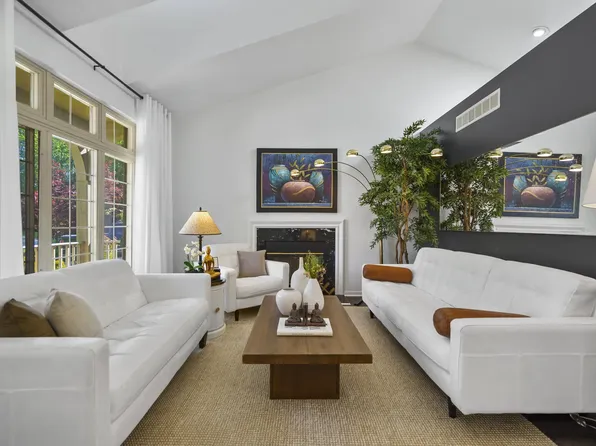 5849 Lafayette Ln, Ann Arbor, MI 48103