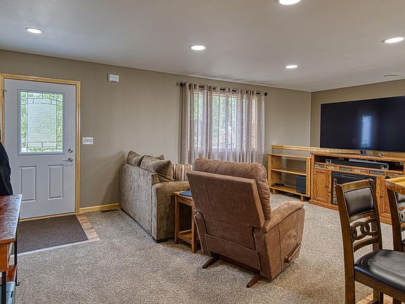4th image of 518 Sweetwater Cir