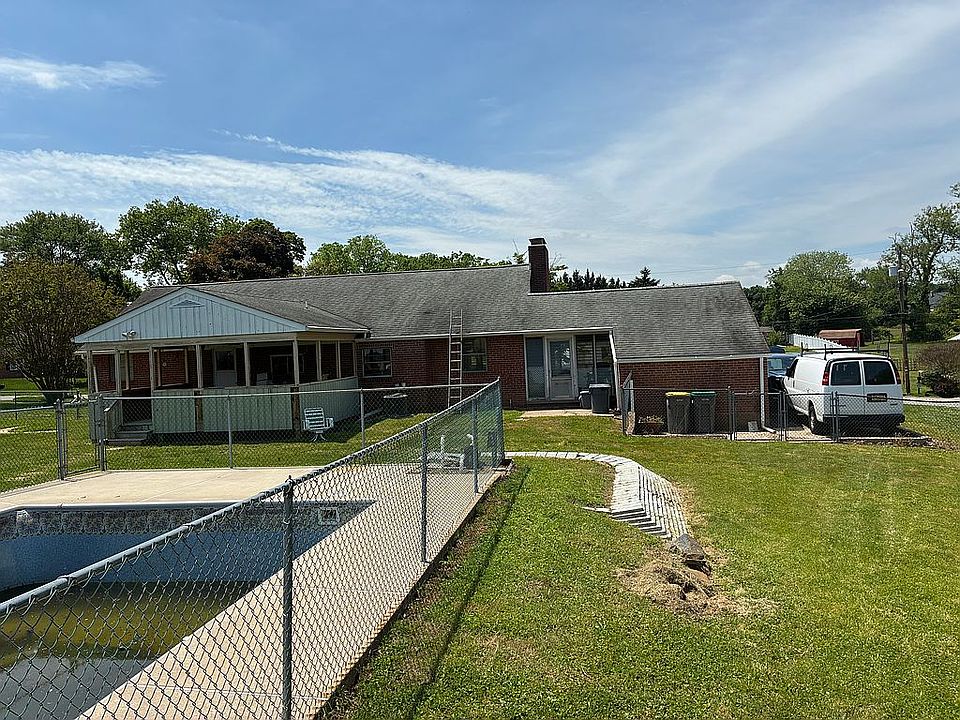 2nd image of 3 Yale Rd