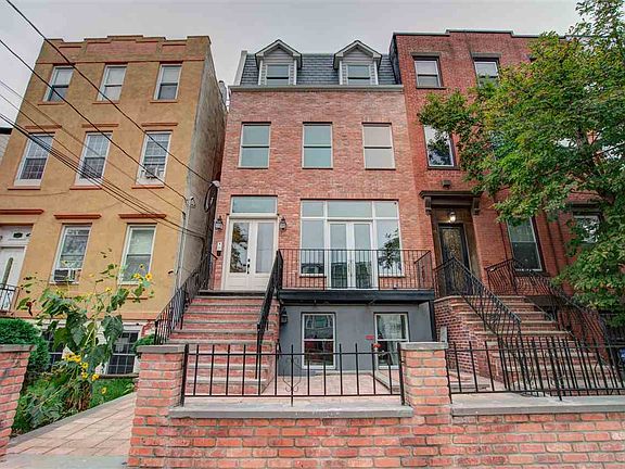 2nd image of 33 Waverly St