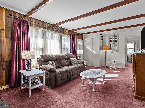 5th image of 1301 Blackhorse Hill Rd