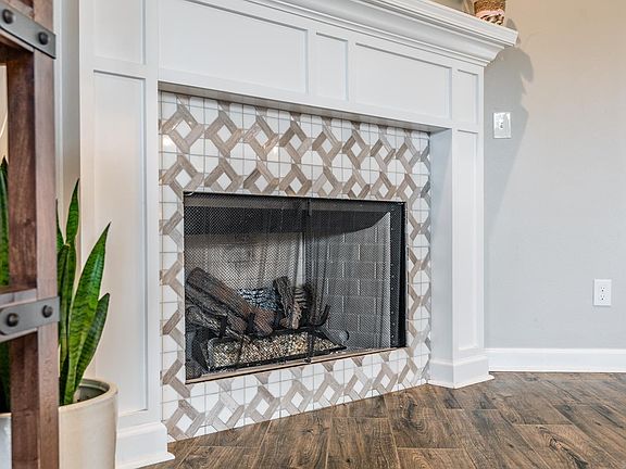 5th image of 9832 Oak Forest Ln