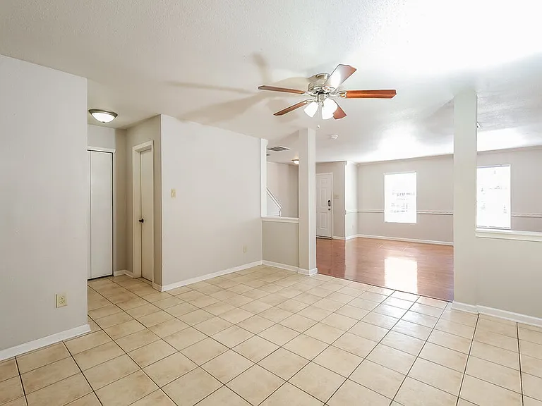 831 Skywatch Ln — Photo 6