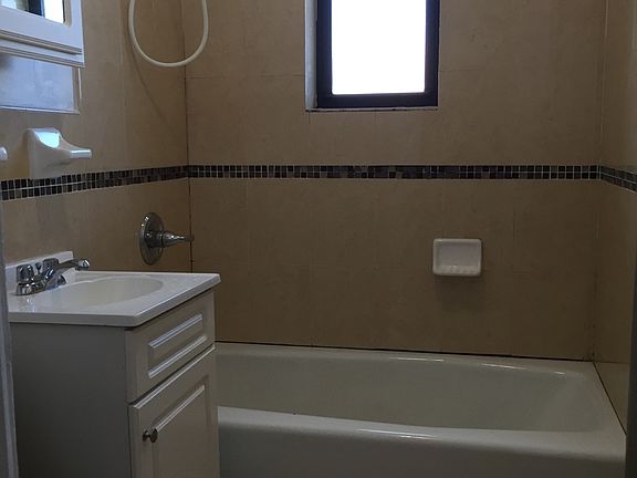 4th image of 2553 34th St #11