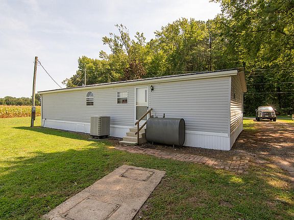 5th image of 32764 Elmore Rd