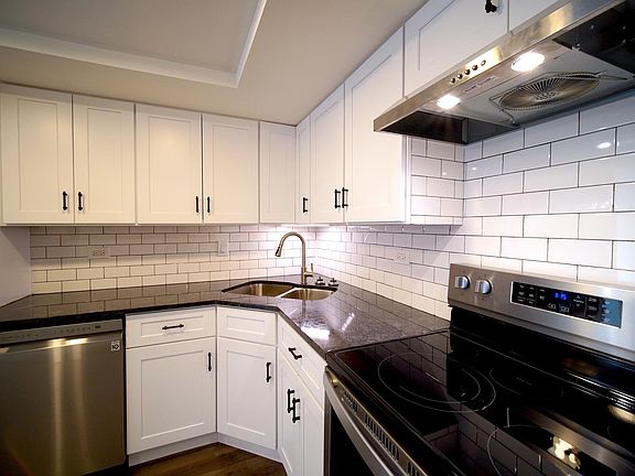5th image of 5842 W 76th Pl Unit 101