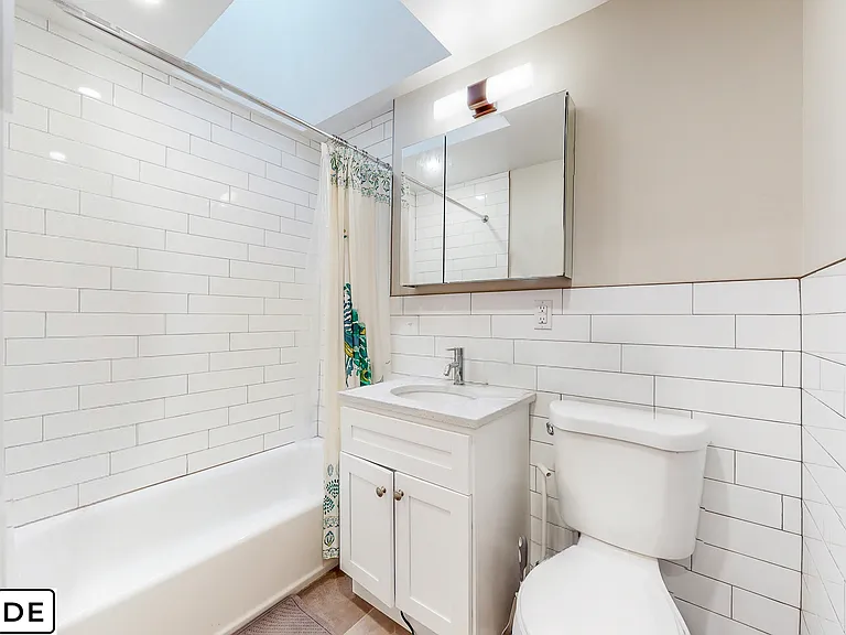 1570 2nd Ave #3B — Photo 5