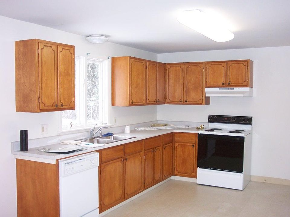 2nd image of 318 Whittier Rd #B