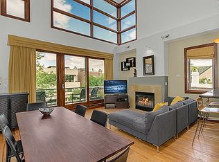 1051 N Wolcott Ave #3, Chicago, IL 60622