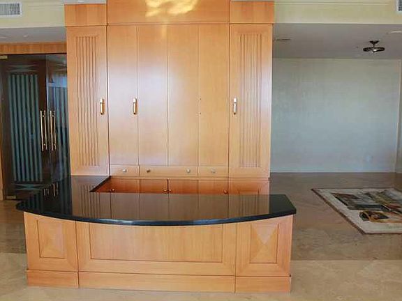 4th image of 20165 NE 39th Pl APT 1001