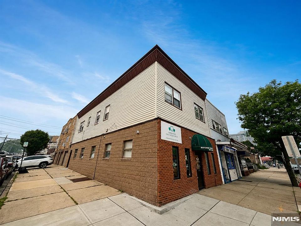 1st image of 925 Broadway #2A