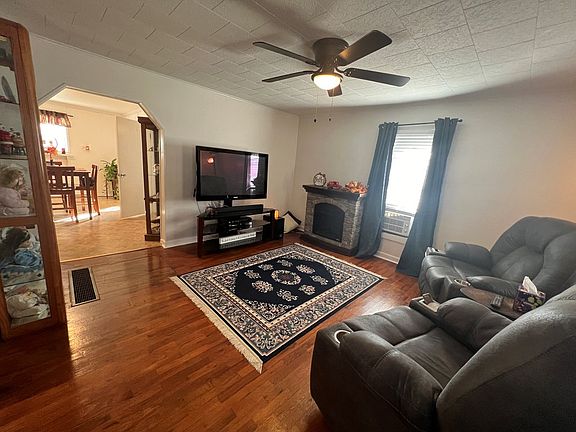 2nd image of 502 N Davis St