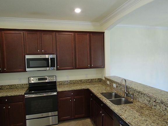 5th image of 12500 Garibaldi Ln