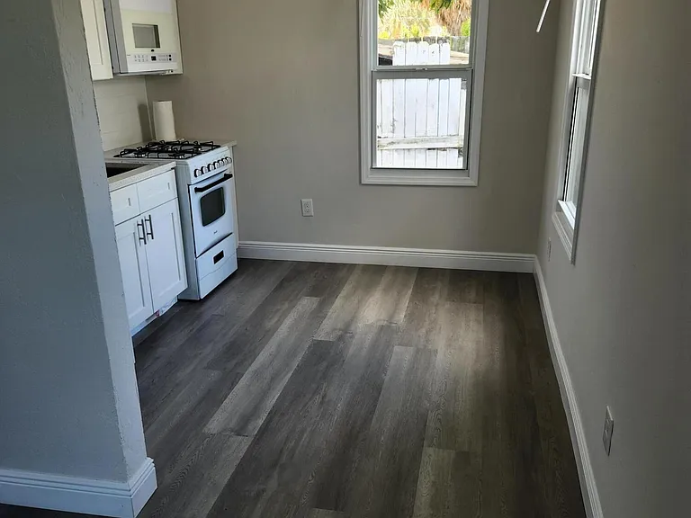 405 2nd Ave S #B — Photo 5