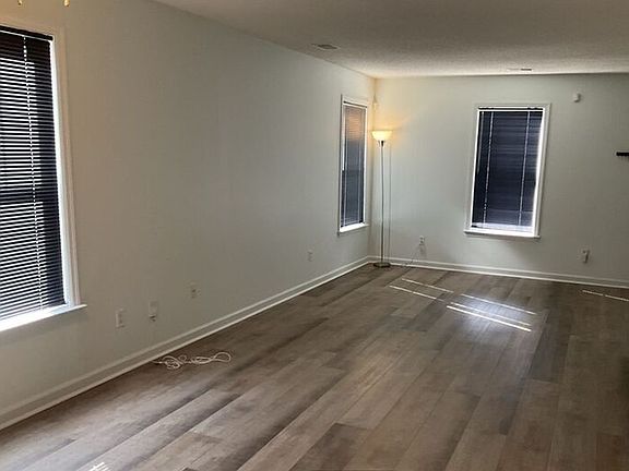 4th image of 112 Winterberry Ln #A