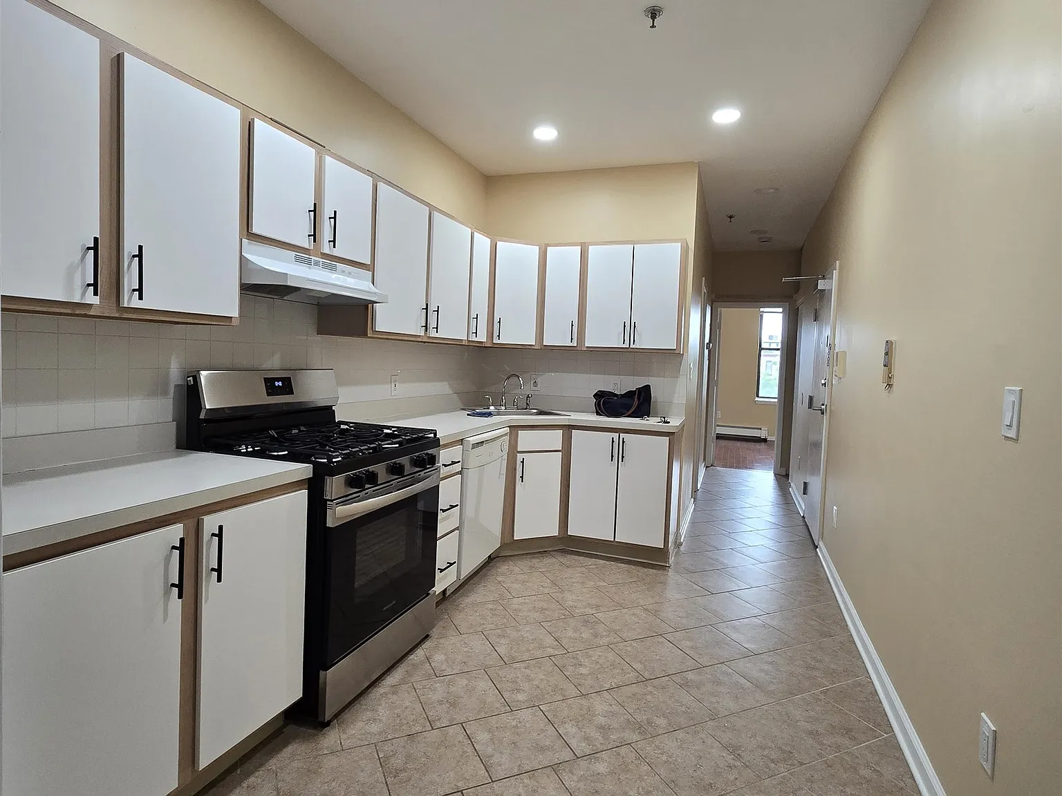 2 bed, 1.0 bath, $3,100 — Photo 4