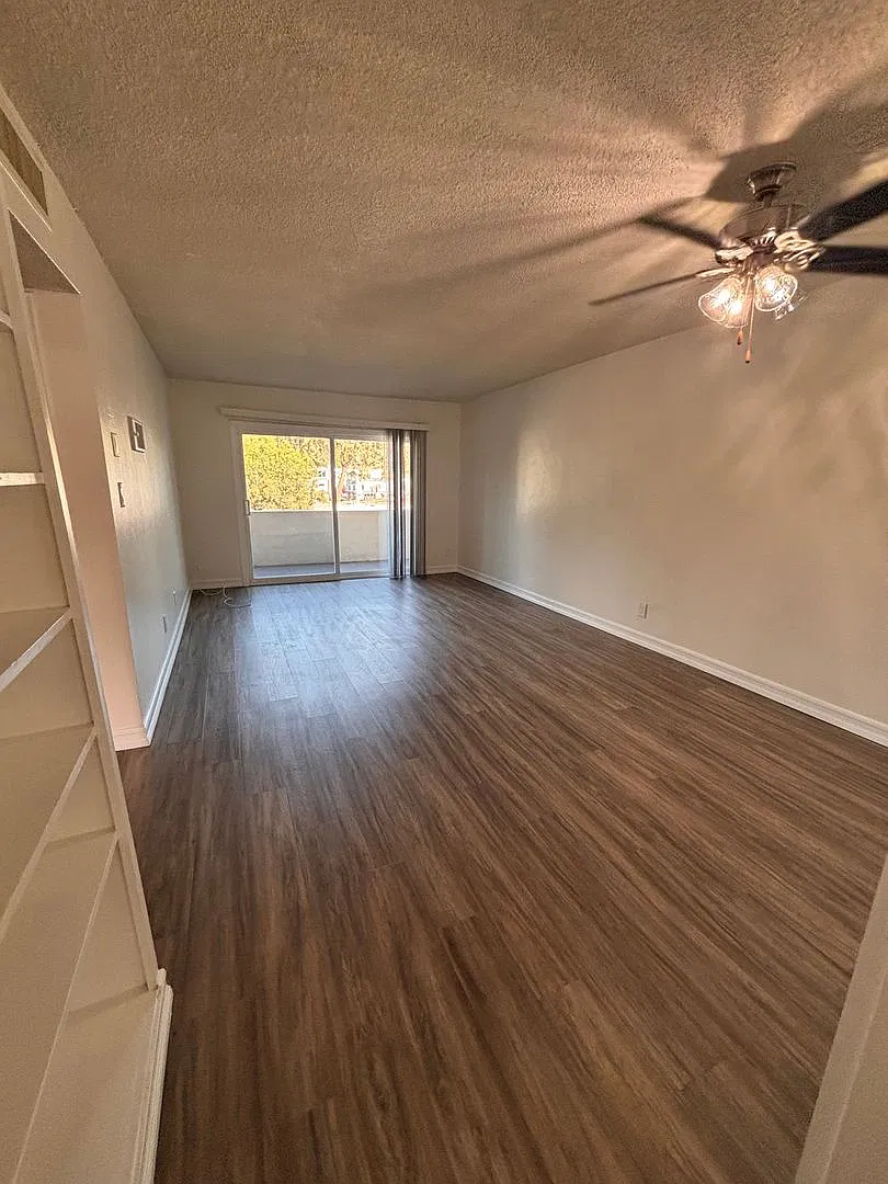 University Terrace Apartments — Photo 3