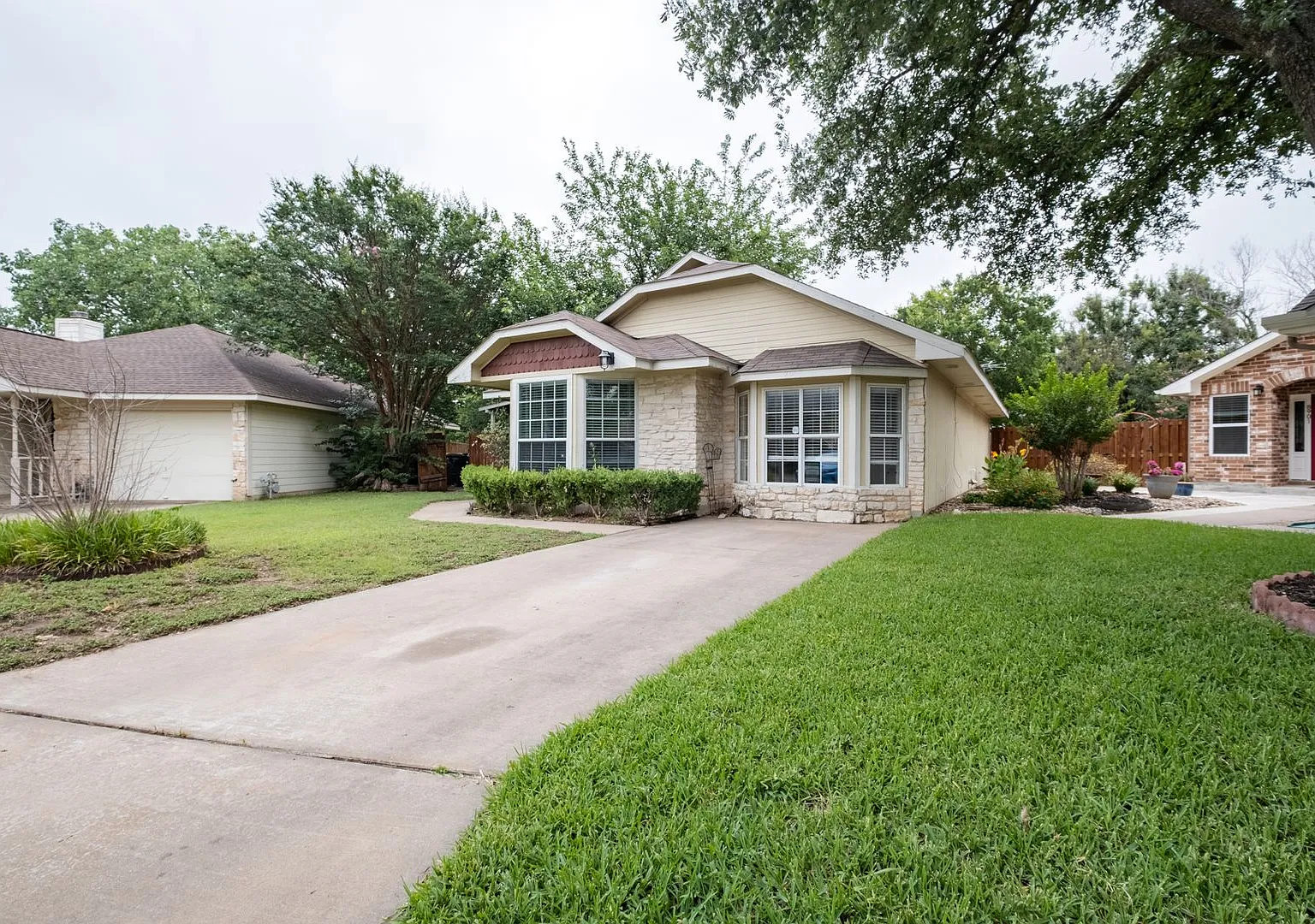 4 Bedroom, 2 Bath Home w/ Converted Garage in North Austin — Photo 3