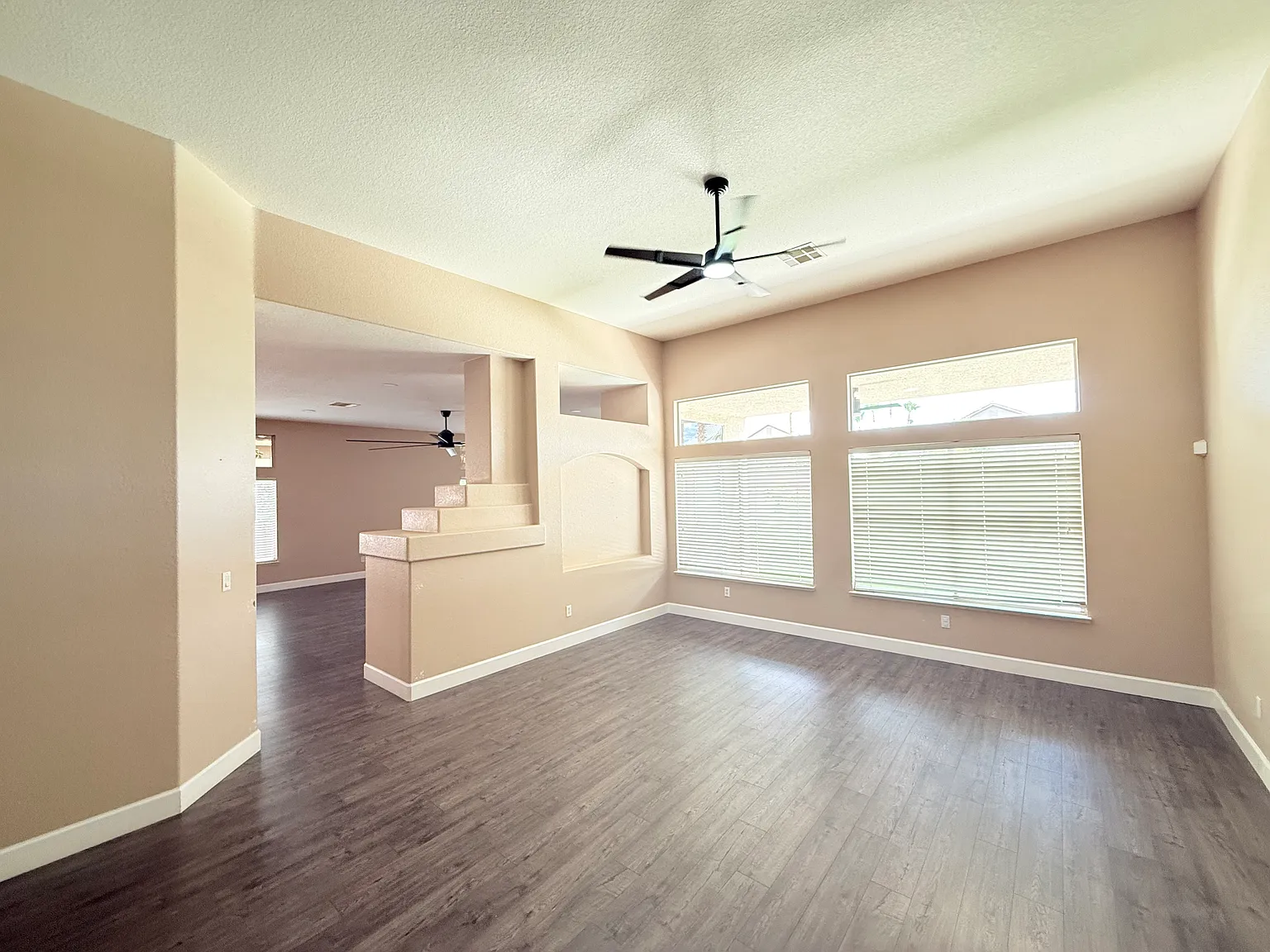 4 bed, 3036 sqft, $4,120 — Photo 3