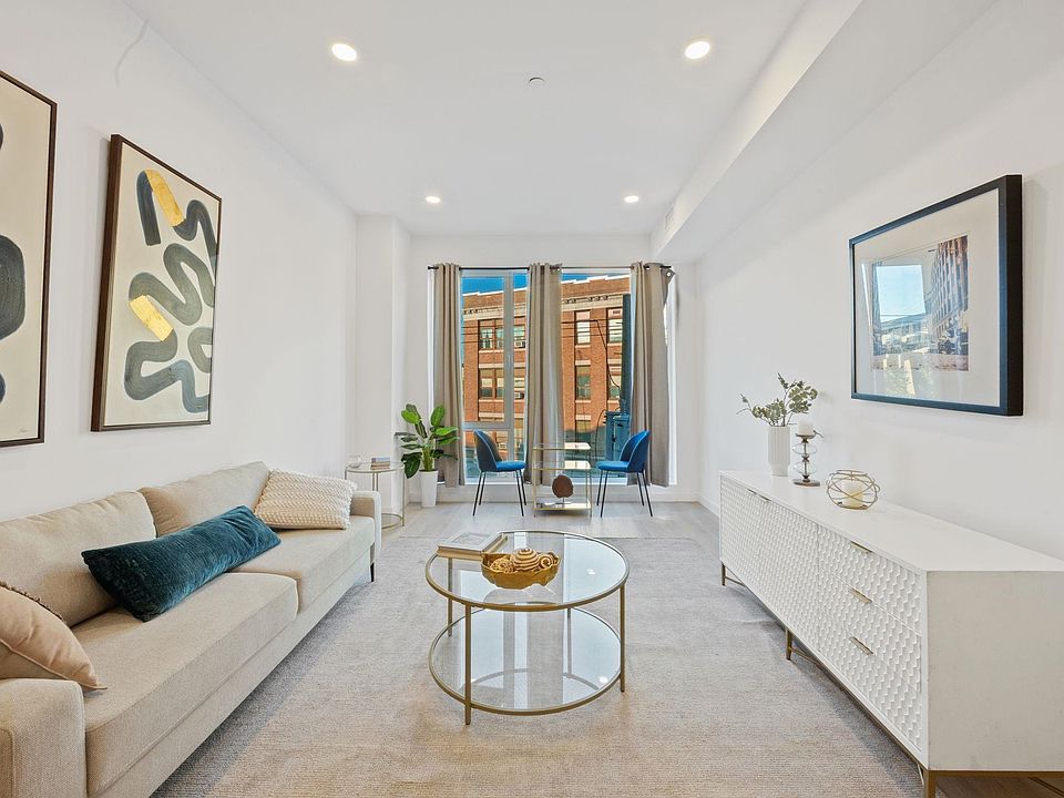1st image of 425 3rd St #308