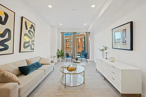 425 3rd St Photo 1