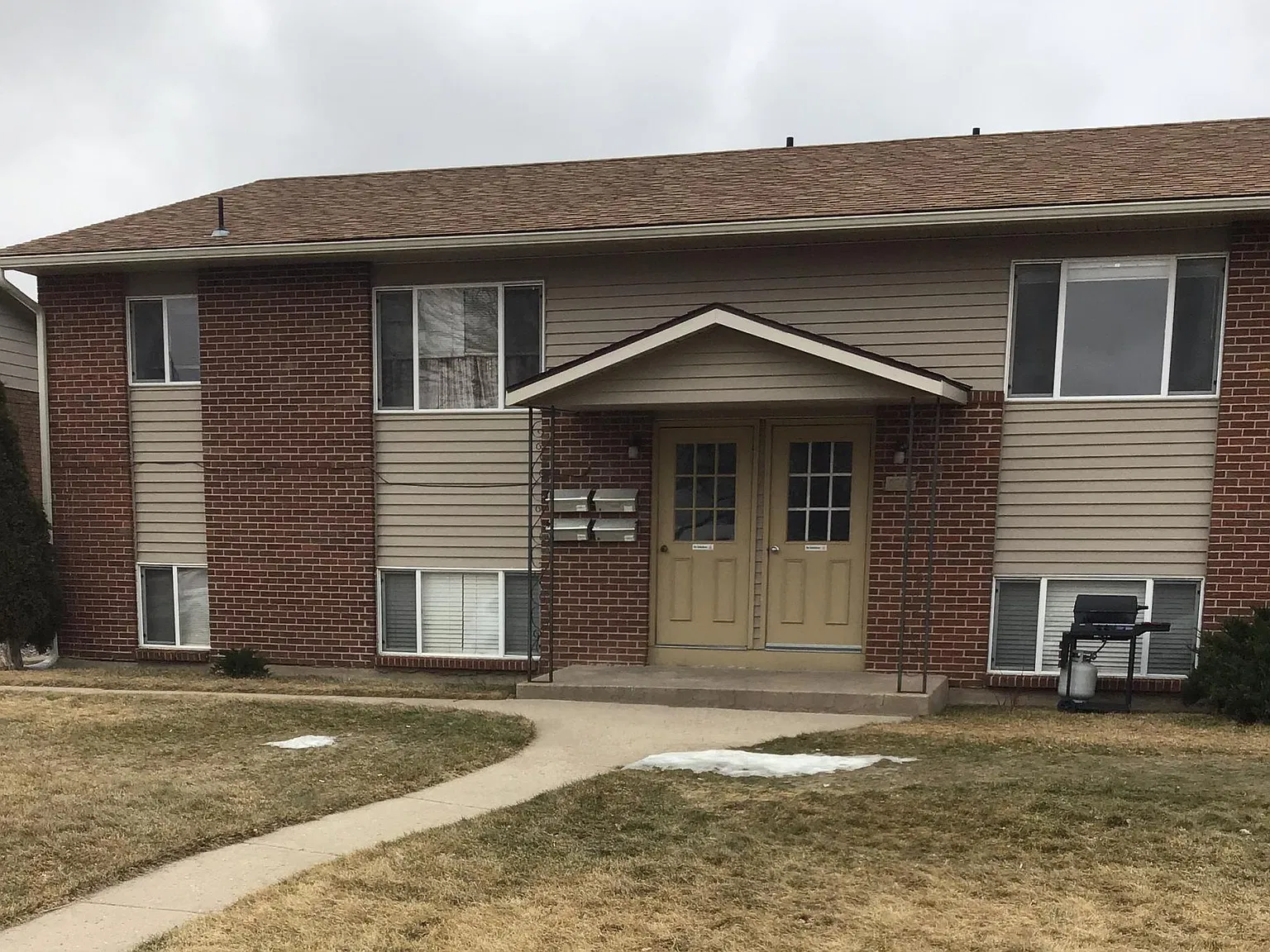 2 bed, 750 sqft, $1,100 — Photo 1
