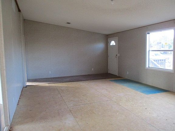 4th image of 3235 N Mercury Ave