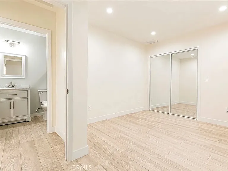 8002 Hazeltine Ave — Photo 9
